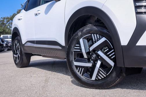 Fresh Powder 2026 Nissan Kicks SV