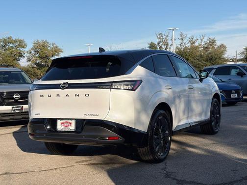 Everest White Pearl Tricoat/Super Black 2026 Nissan Murano Platinum