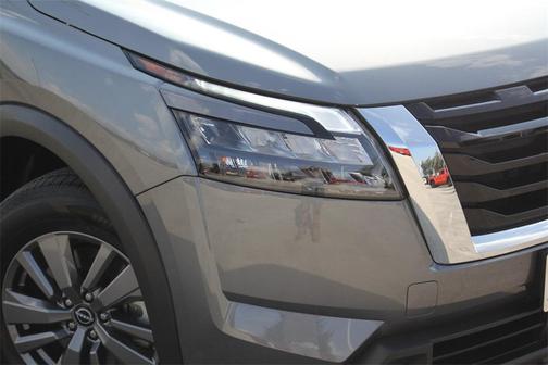 2025 Nissan Pathfinder S FWD