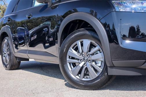 2025 Nissan Pathfinder S FWD