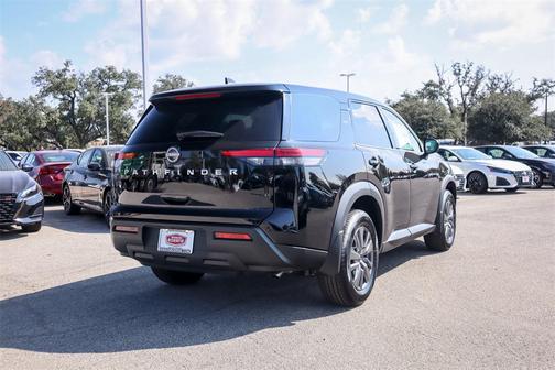 2025 Nissan Pathfinder S FWD