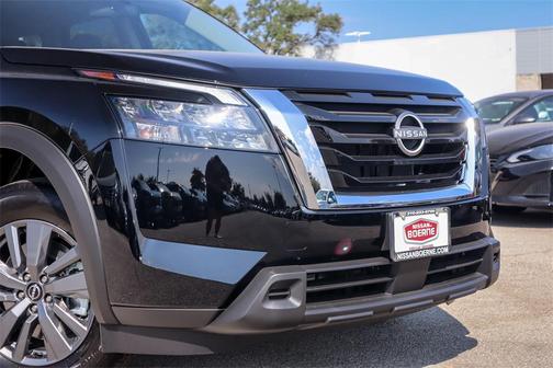 2025 Nissan Pathfinder S FWD