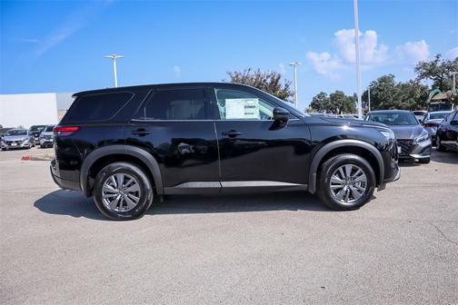 2025 Nissan Pathfinder S FWD