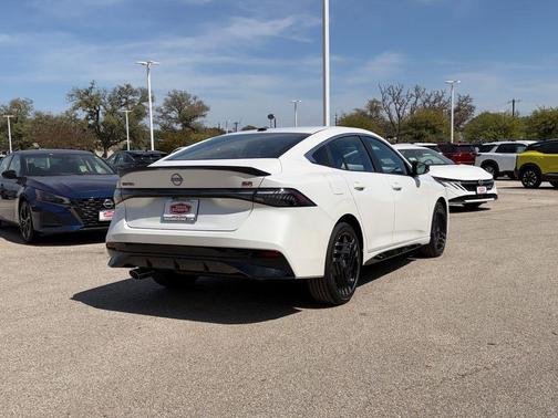 Aspen White Tricoat 2026 Nissan Sentra SR