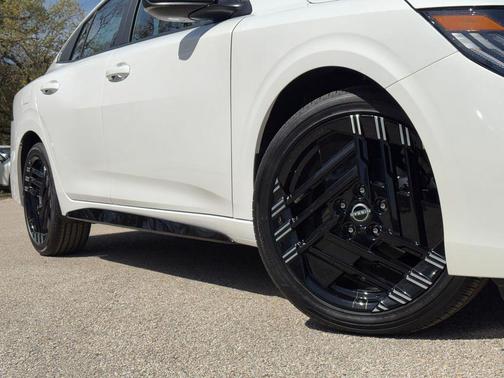 Aspen White Tricoat 2026 Nissan Sentra SR