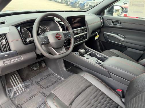 Boulder Gray Pearl/Super Black 2026 Nissan Pathfinder Rock Creek