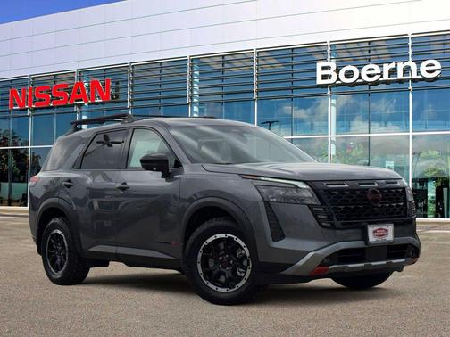 Boulder Gray Pearl/Super Black 2026 Nissan Pathfinder Rock Creek