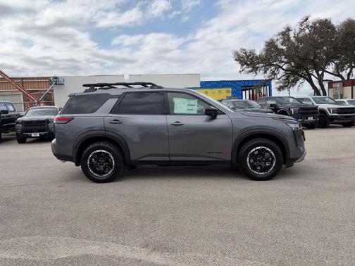 Boulder Gray Pearl/Super Black 2026 Nissan Pathfinder Rock Creek