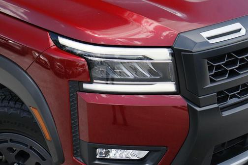 Cardinal Red Metallic Tricoat 2025 Nissan Frontier PRO-4X