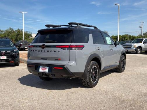 Boulder Gray Pearl/Super Black 2026 Nissan Pathfinder Rock Creek