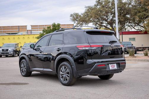 2023 Nissan Pathfinder SV FWD