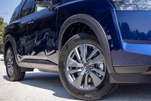 2025 Nissan Pathfinder SV FWD