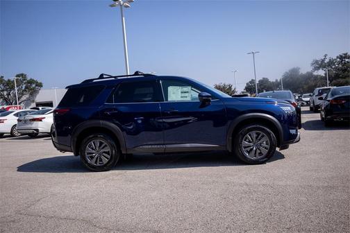 2025 Nissan Pathfinder SV FWD