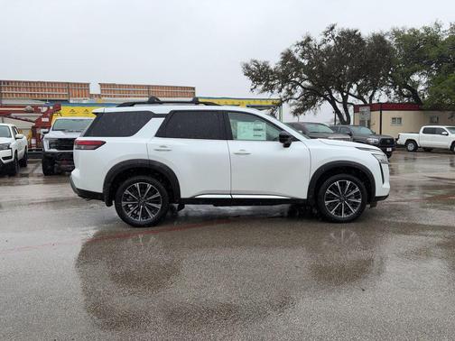 Everest White Pearl Tricoat 2026 Nissan Pathfinder Platinum