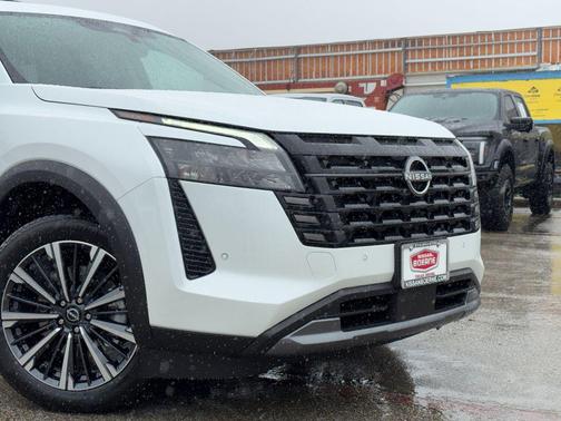 Everest White Pearl Tricoat 2026 Nissan Pathfinder Platinum