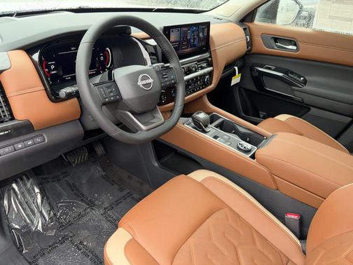 Everest White Pearl Tricoat 2026 Nissan Pathfinder Platinum