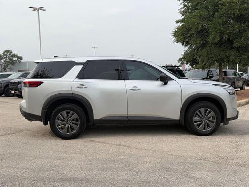 Brilliant Silver Metallic 2024 Nissan Pathfinder S FWD