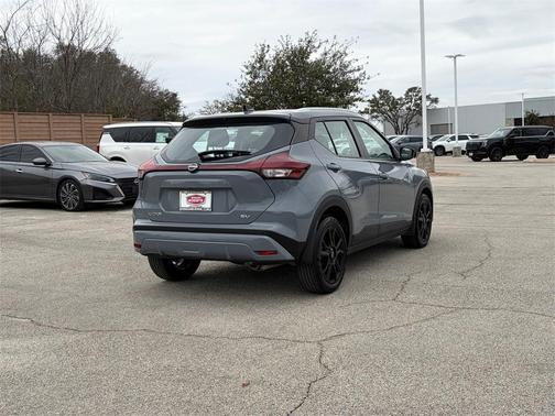 2022 Nissan Kicks SV