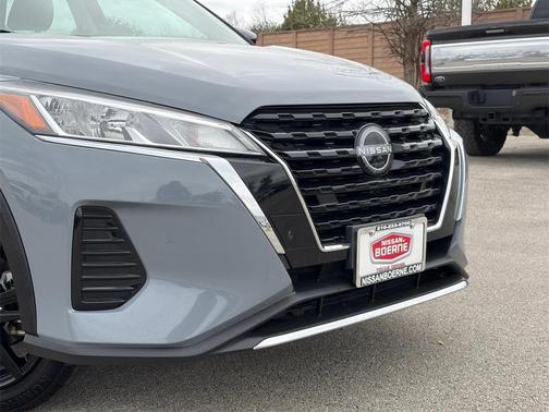 2022 Nissan Kicks SV