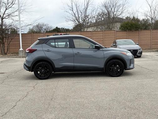 2022 Nissan Kicks SV