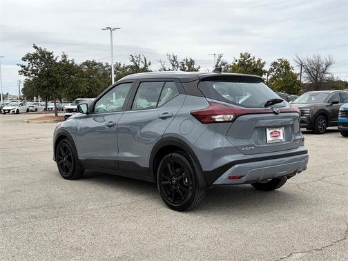 2022 Nissan Kicks SV