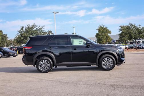 2025 Nissan Pathfinder S FWD