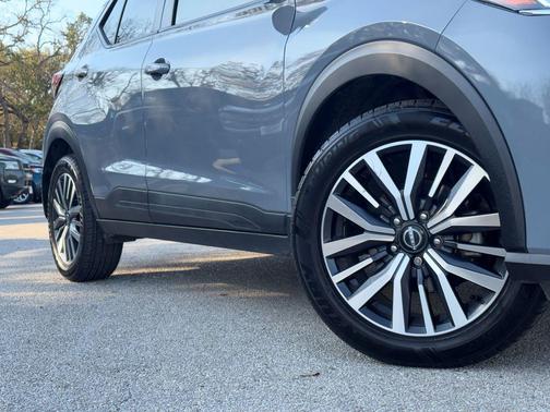 2022 Nissan Kicks SV