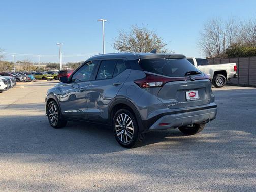 2022 Nissan Kicks SV