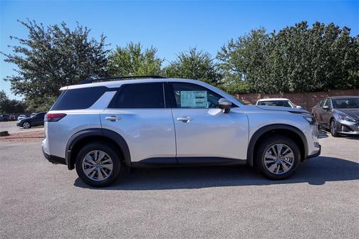 2025 Nissan Pathfinder SV FWD