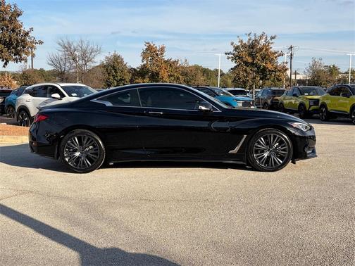 2022 INFINITI Q60 LUXE
