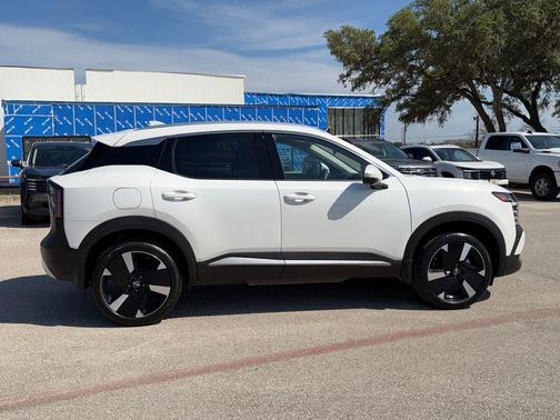 Aspen White Tricoat 2025 Nissan Kicks SR