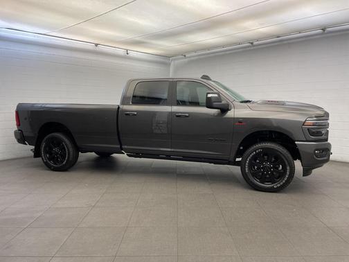 2026 RAM 3500 Laramie Crew Cab 4x4 8' Box