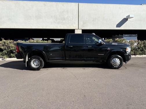 2020 RAM 3500 Laramie Crew Cab 4x4 8' Box