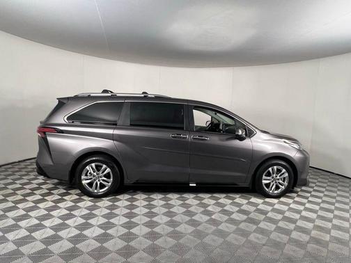 2023 Toyota Sienna Limited