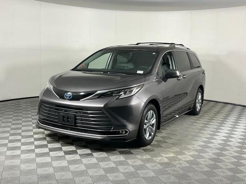 2023 Toyota Sienna Limited