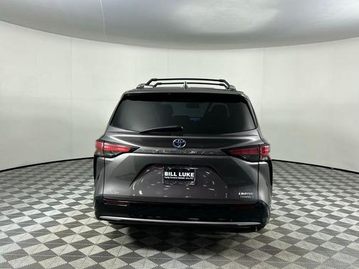 2023 Toyota Sienna Limited