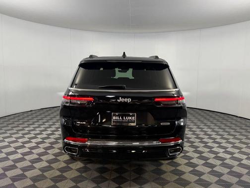 Diamond Black Crystal Pearlcoat 2025 Jeep Grand Cherokee L Overland