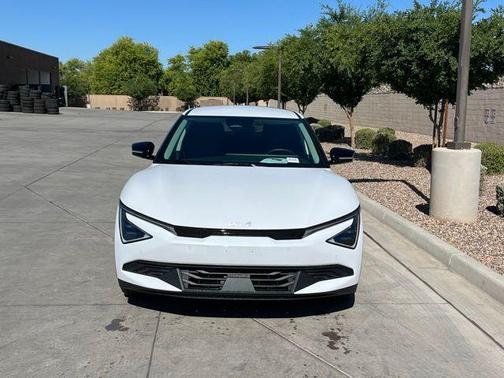 Glacier White Pearl 2025 Kia EV6 Light Long Range RWD