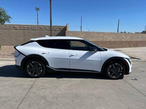 Glacier White Pearl 2025 Kia EV6 Light Long Range RWD
