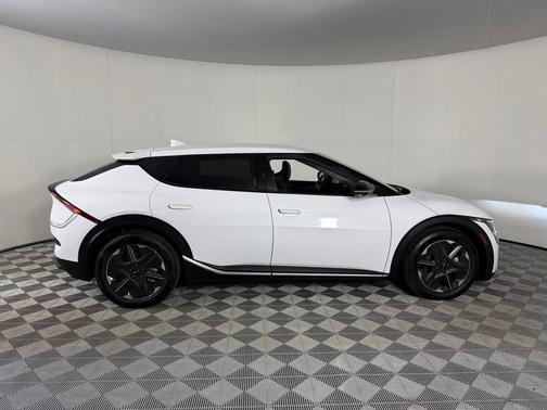 Glacier White Pearl 2025 Kia EV6 Light Long Range RWD
