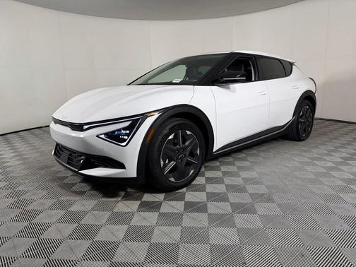 Glacier White Pearl 2025 Kia EV6 Light Long Range RWD