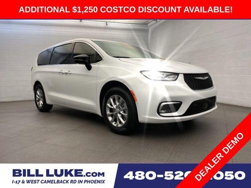 Bright White Clearcoat 2026 Chrysler Pacifica L