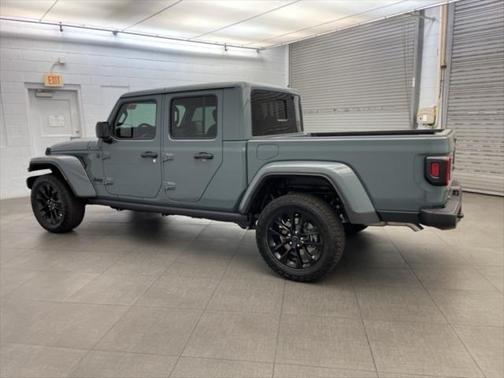 2025 Jeep Gladiator Nighthawk
