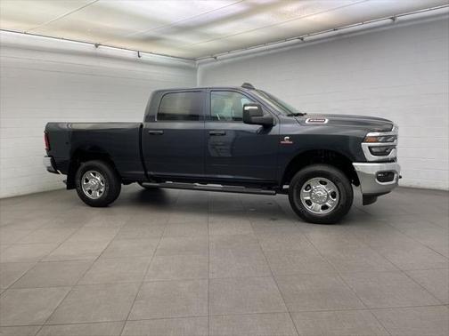 2025 RAM 2500 Tradesman Crew Cab 4x4 6'4' Box