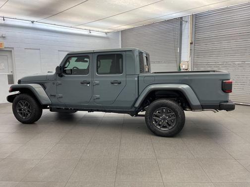 2026 Jeep Gladiator Sport S