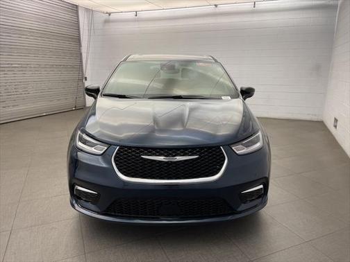 2025 Chrysler Pacifica L