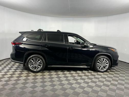 2024 Toyota Highlander Platinum