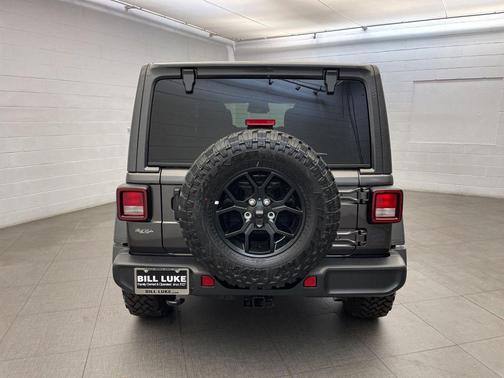 Granite Crystal Metallic Clearcoat 2026 Jeep Wrangler Willys