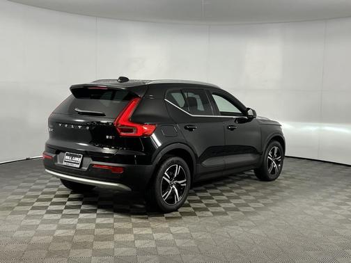 2025 Volvo XC40 B5 Core Bright Theme