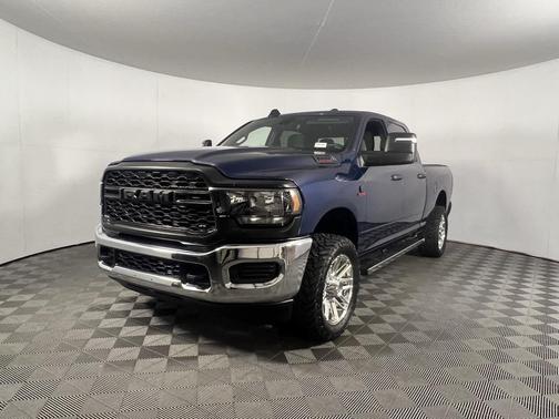 2024 RAM 3500 Tradesman Crew Cab 4x4 6'4' Box